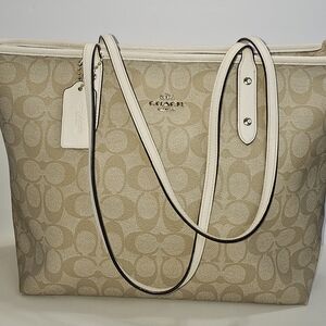 EUC Coach Beige Signature City ZIP Tote Bag  Beige White Classic Print‎ EUC